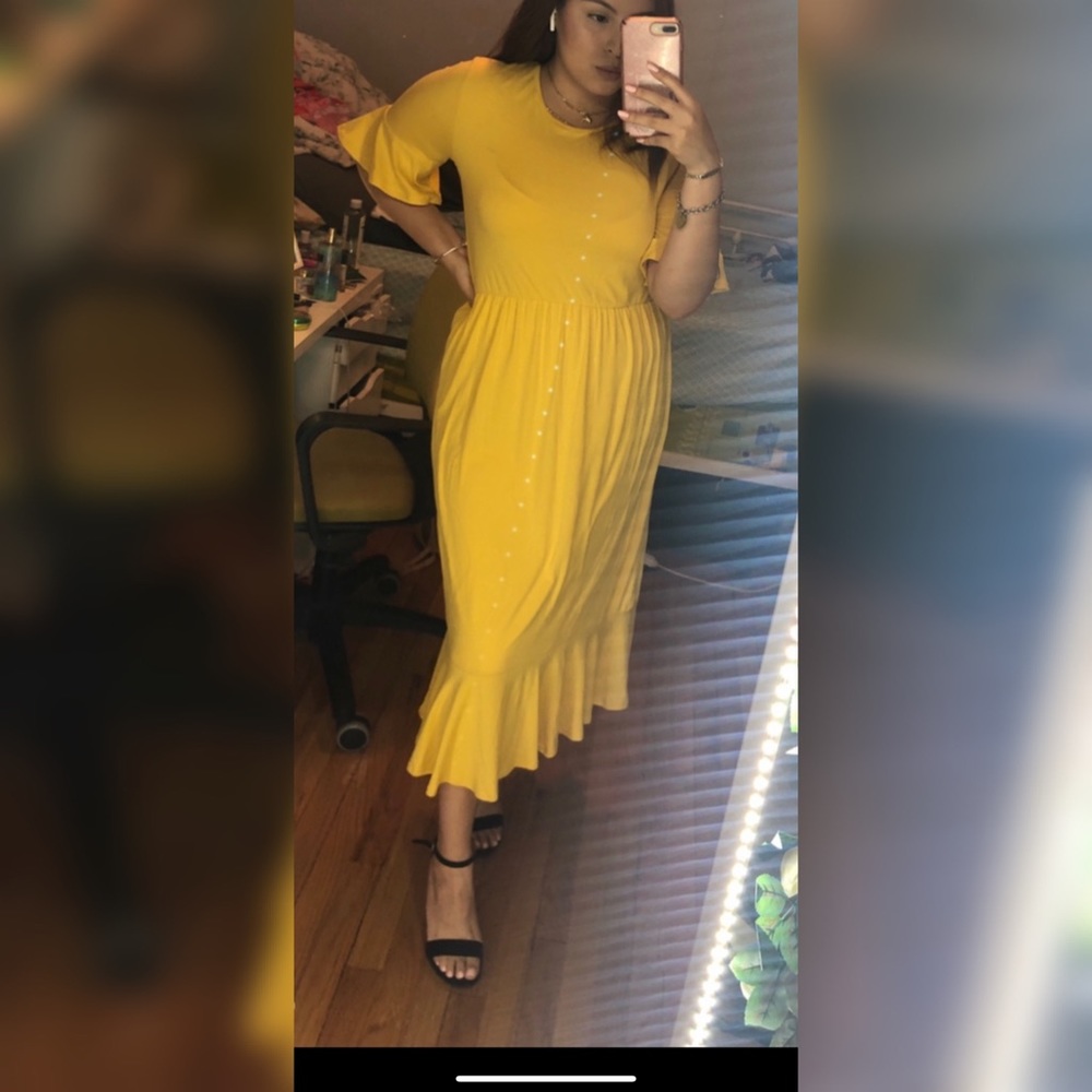 Beautiful yellow summer dress! ✨